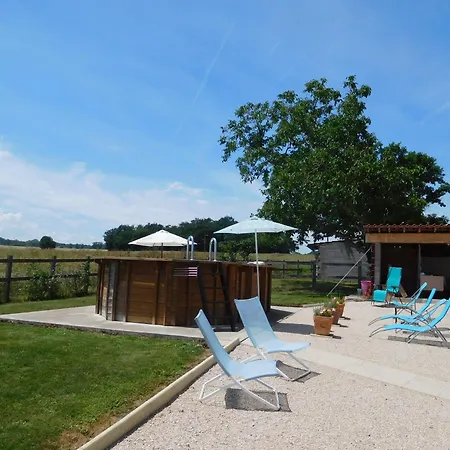 Rural With Private Pool בית נופש