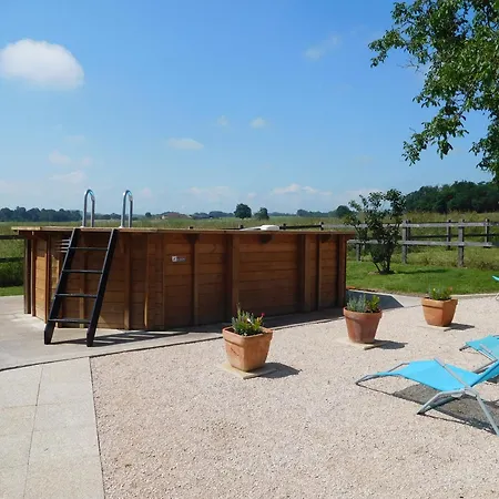 Rural With Private Pool בית נופש